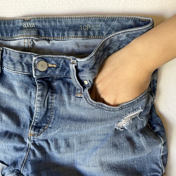 A.n.a Women Shorts 10P Blue Denim Distressed Cuffed Button 3" Inseam - Picture 9 of 12